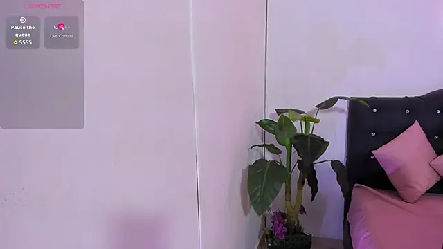 LINDSAY TAY online show from 04-20-26, 03:20