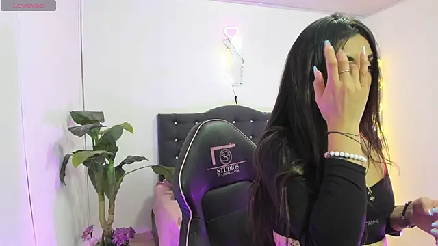 LINDSAY TAY online show from 03-30-26, 03:19