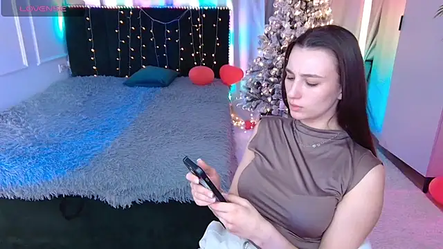 Vivian Wee online show from 02-27-26, 09:14