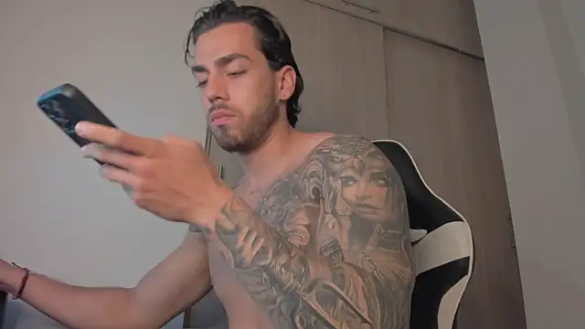 Axel  Blaze online show from 05-25-26, 01:21