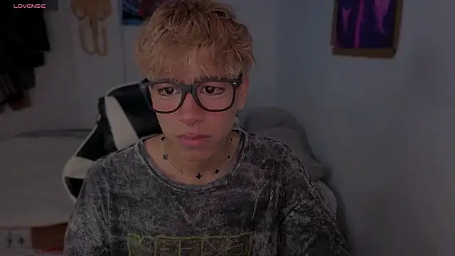 Snapshot of Ryan_sweet chatting on 03-04-26, 05:31 Ryan sweet online show from 03-04-26, 05:31