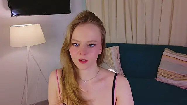 Sophie Peach  online show from 03-03-26, 02:13