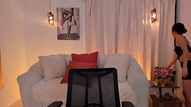 IsabellaLux  online show from 04-12-26, 03:26