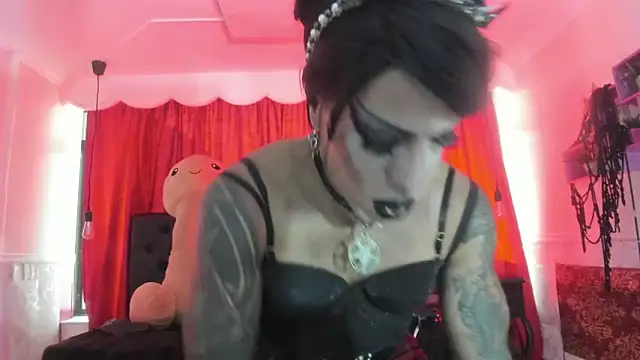 Lilith madame satan online show from 06-12-26, 02:15