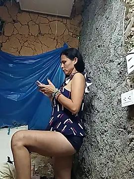 Snapshot of yuliitza4 chatting on 05-18-26, 10:25 yuliitza4 online show from 05-18-26, 10:25