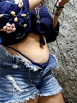 Snapshot of yuliitza4 chatting on 04-17-26, 03:37 yuliitza4 online show from 04-17-26, 03:37