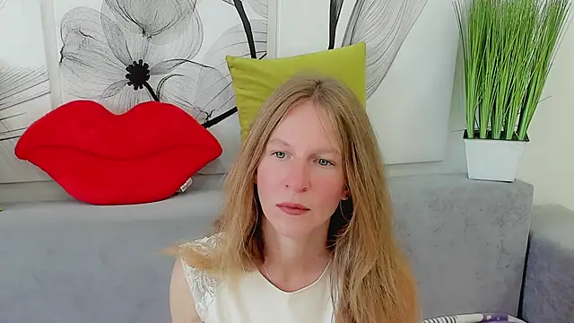 Mira XOo online show from 06-19-26, 02:01