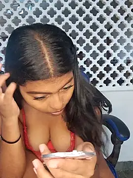 Coraline em online show from 03-17-26, 06:44