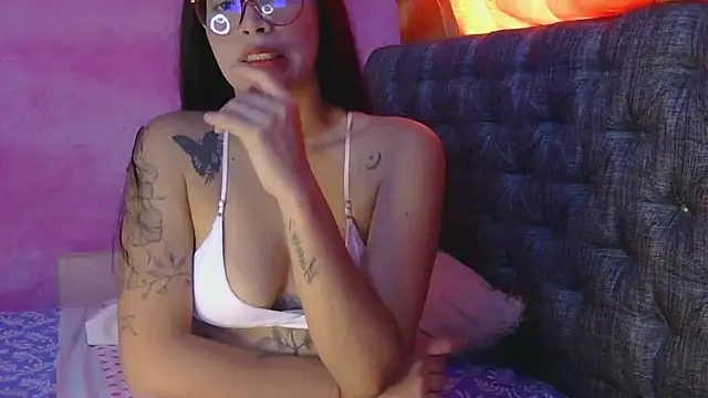 Snapshot of mia_luna88 chatting on 02-24-26, 10:43 mia luna88 online show from 02-24-26, 10:43