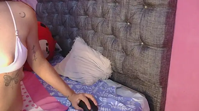 Snapshot of mia_luna88 chatting on 02-27-26, 05:24 mia luna88 online show from 02-27-26, 05:24