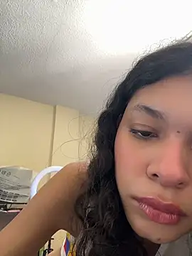Snapshot of Sophiemoo_ chatting on 06-26-26, 02:56 Sophiemoo online show from 06-26-26, 02:56