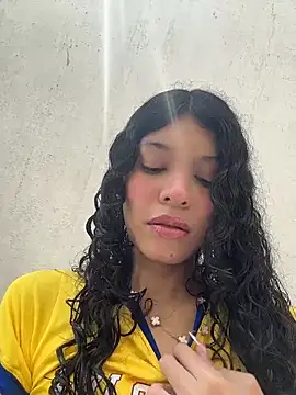 Snapshot of Sophiemoo_ chatting on 06-12-26, 03:32 Sophiemoo online show from 06-12-26, 03:32