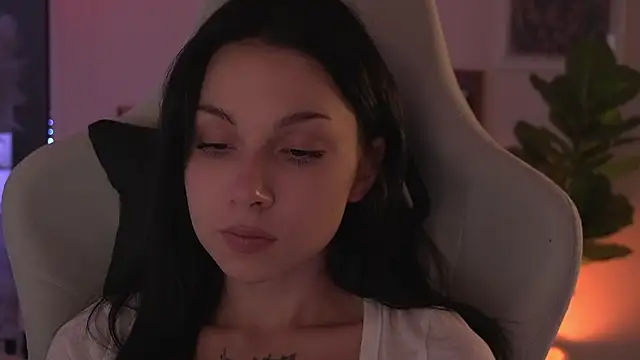 Akaruiiii online show from 04-07-26, 03:36