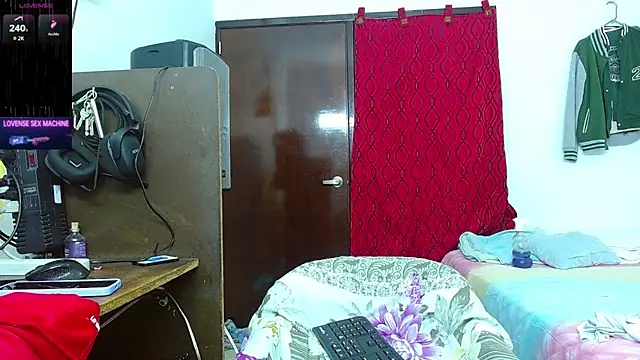 Snapshot of scarlet_johannson19 chatting on 07-09-26, 03:07 scarlet johannson19 online show from 07-09-26, 03:07