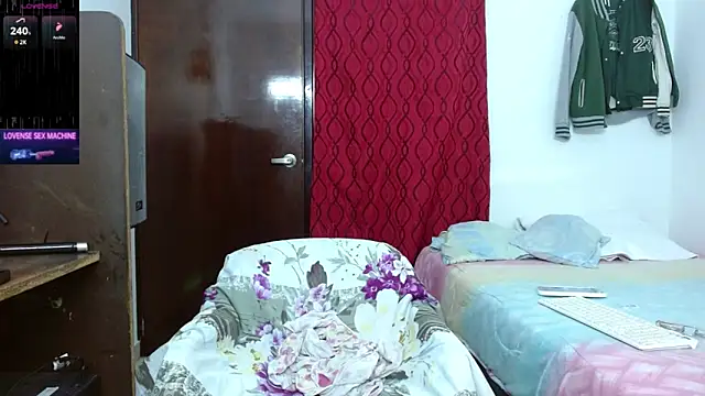 Snapshot of scarlet_johannson19 chatting on 06-21-26, 03:01 scarlet johannson19 online show from 06-21-26, 03:01