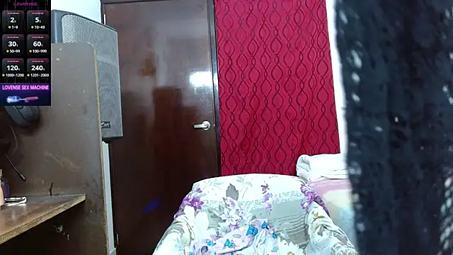 Snapshot of scarlet_johannson19 chatting on 06-25-26, 03:04 scarlet johannson19 online show from 06-25-26, 03:04