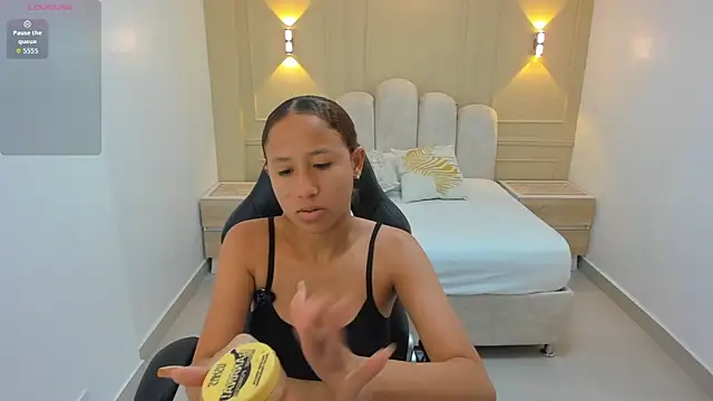 LESLYSIMPSON online show from 05-25-26, 07:34