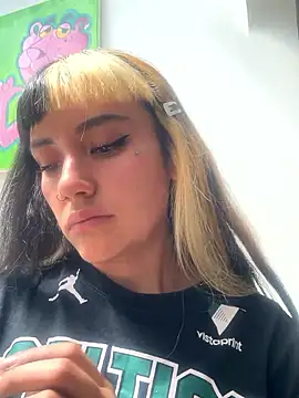 Sara 92 online show from 04-18-26, 07:07