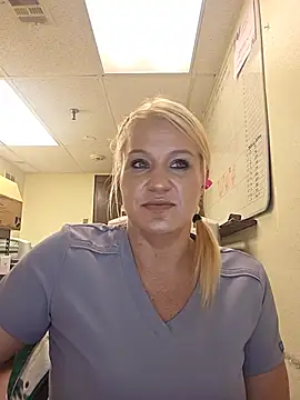 Snapshot of LadyB07 chatting on 06-09-26, 03:57 LadyB07 online show from 06-09-26, 03:57