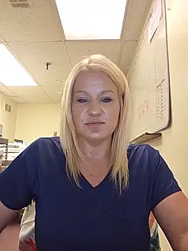 Snapshot of LadyB07 chatting on 06-04-26, 02:44 LadyB07 online show from 06-04-26, 02:44