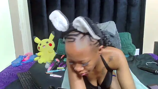 trixiey8 online show from 04-13-26, 07:34