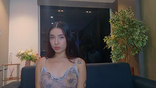 ValentinaaMilan online show from 04-11-26, 05:15