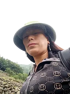 Snapshot of JenyLy68 chatting on 03-28-26, 09:32 JenyLy68 online show from 03-28-26, 09:32