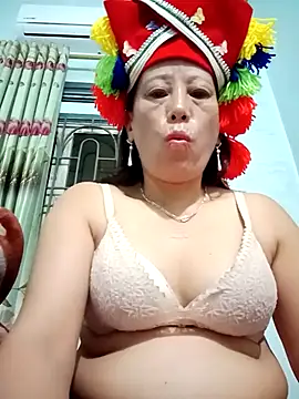 Snapshot of JenyLy68 chatting on 03-28-26, 10:33 JenyLy68 online show from 03-28-26, 10:33