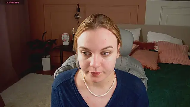 Glow Margo online show from 04-24-26, 01:18