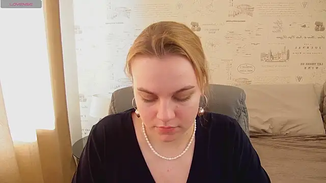 Snapshot of Glow_Margo chatting on 06-08-26, 01:22 Glow Margo online show from 06-08-26, 01:22