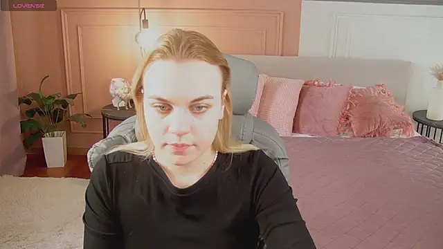 Glow Margo online show from 04-14-26, 01:10