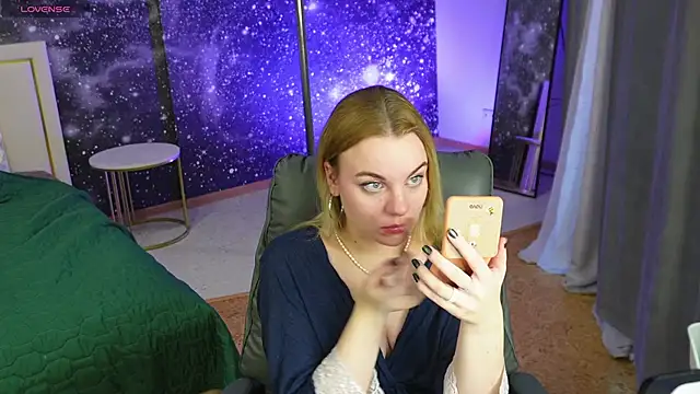 Glow Margo online show from 04-08-26, 01:07