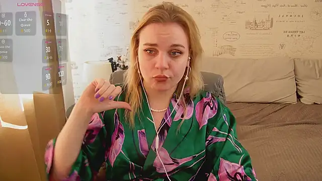 Snapshot of Glow_Margo chatting on 06-23-26, 01:25 Glow Margo online show from 06-23-26, 01:25
