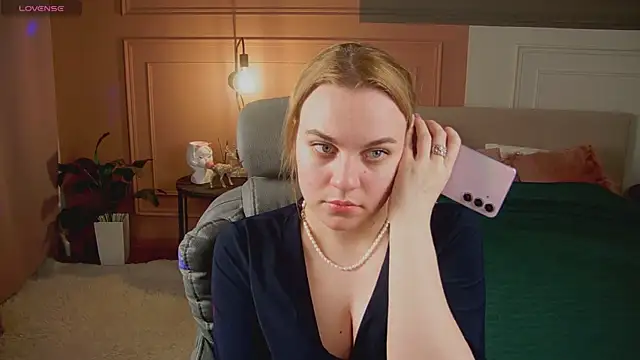 Glow Margo online show from 04-10-26, 01:12