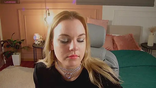 Glow Margo online show from 04-06-26, 01:01