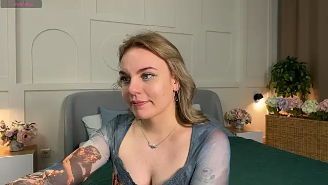 Snapshot of Glow_Margo chatting on 02-28-26, 01:16 Glow Margo online show from 02-28-26, 01:16