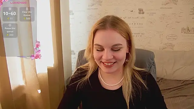 Snapshot of Glow_Margo chatting on 06-19-26, 01:11 Glow Margo online show from 06-19-26, 01:11