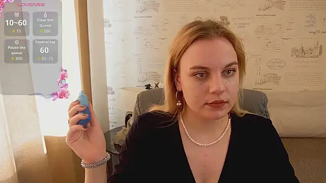 Snapshot of Glow_Margo chatting on 06-15-26, 01:17 Glow Margo online show from 06-15-26, 01:17