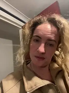 Snapshot of curlyirishgirl chatting on 02-27-26, 10:20 curlyirishgirl online show from 02-27-26, 10:20