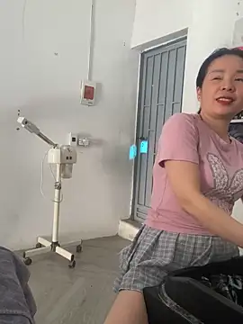 Ivy Trix2 online show from 04-14-26, 07:57