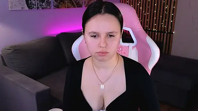 Snapshot of MaryTwiss chatting on 02-25-26, 01:11 MaryTwiss online show from 02-25-26, 01:11