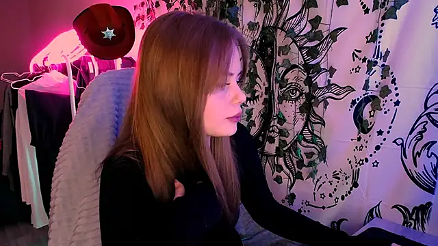 Snapshot of FrancesMiller7 chatting on 03-04-26, 11:18 FrancesMiller7 online show from 03-04-26, 11:18