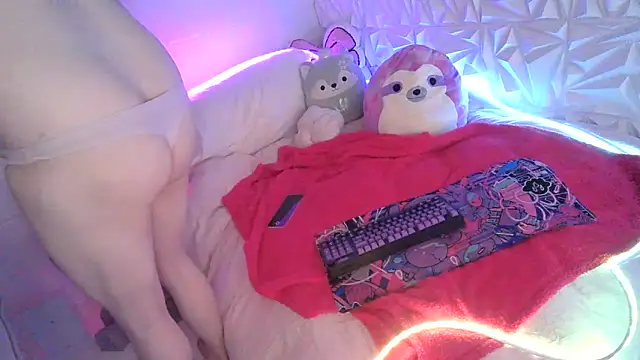 Snapshot of Moongirl117 chatting on 03-01-26, 02:17 Moongirl117 online show from 03-01-26, 02:17