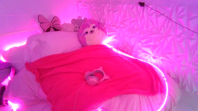 Snapshot of Moongirl117 chatting on 02-28-26, 04:39 Moongirl117 online show from 02-28-26, 04:39