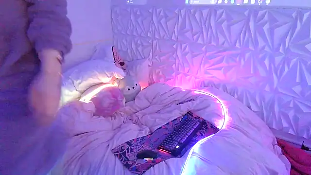 Snapshot of Moongirl117 chatting on 03-03-26, 05:25 Moongirl117 online show from 03-03-26, 05:25