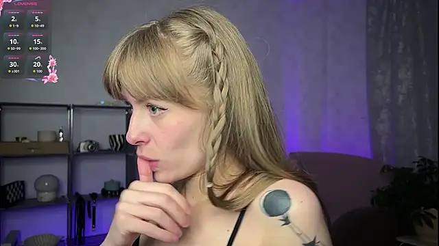 RosaMoore online show from 04-24-26, 02:52