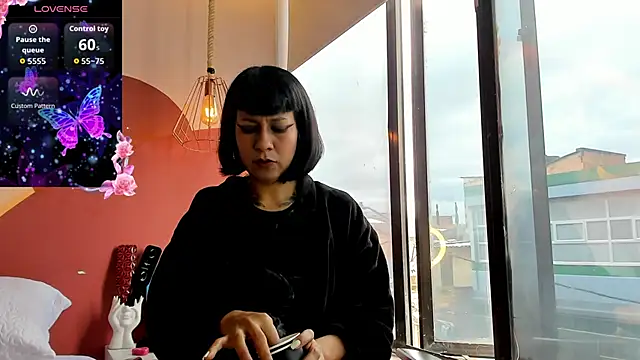 Valkiria wine online show from 04-12-26, 02:53