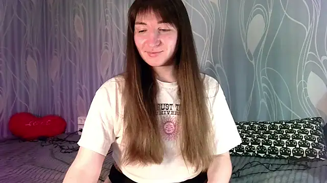 Birdie Kiss online show from 05-18-26, 01:27