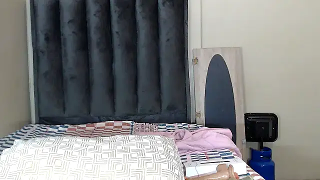 LexyDiana online show from 04-12-26, 06:16