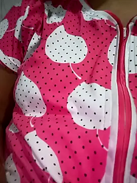 Snapshot of aisha_67 chatting on 03-11-26, 10:48 aisha 67 online show from 03-11-26, 10:48